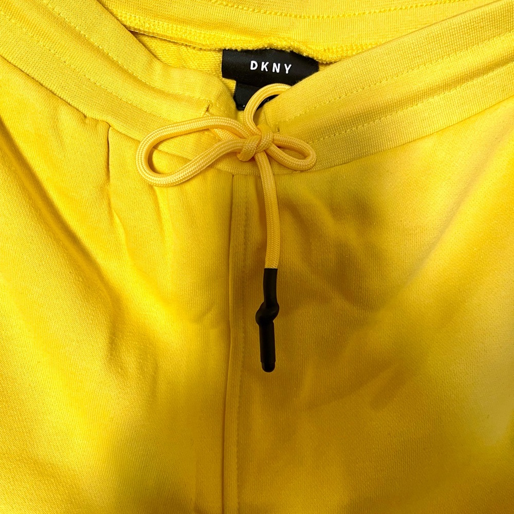 dkny - Picture 3 of 6